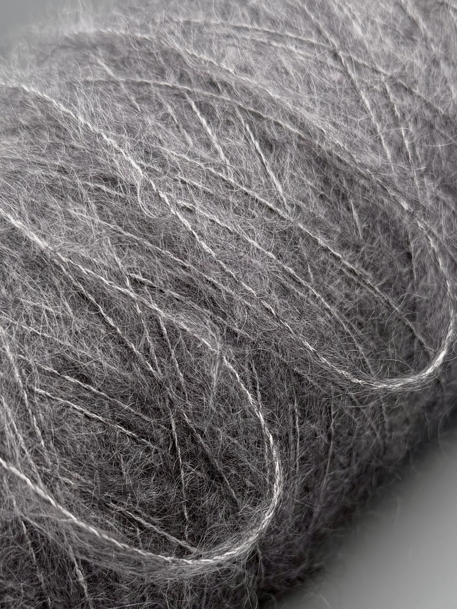 Sesia Eiffel – Fil Kid Mohair et Soie Mulberry 300m/100g Gris 8923